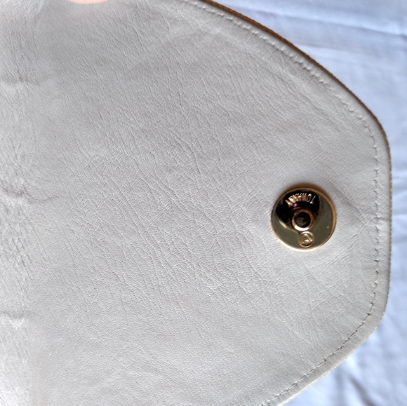 Neiman Marcus Vintage Cream crossbody purse - Picture 5 of 8